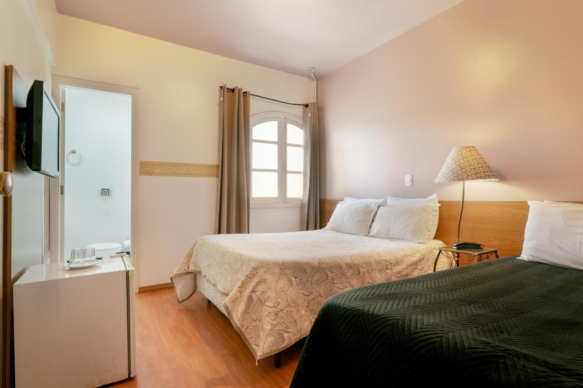 Hotel Geneve - 2Km Do Capivari Кампус-ду-Жордау Экстерьер фото