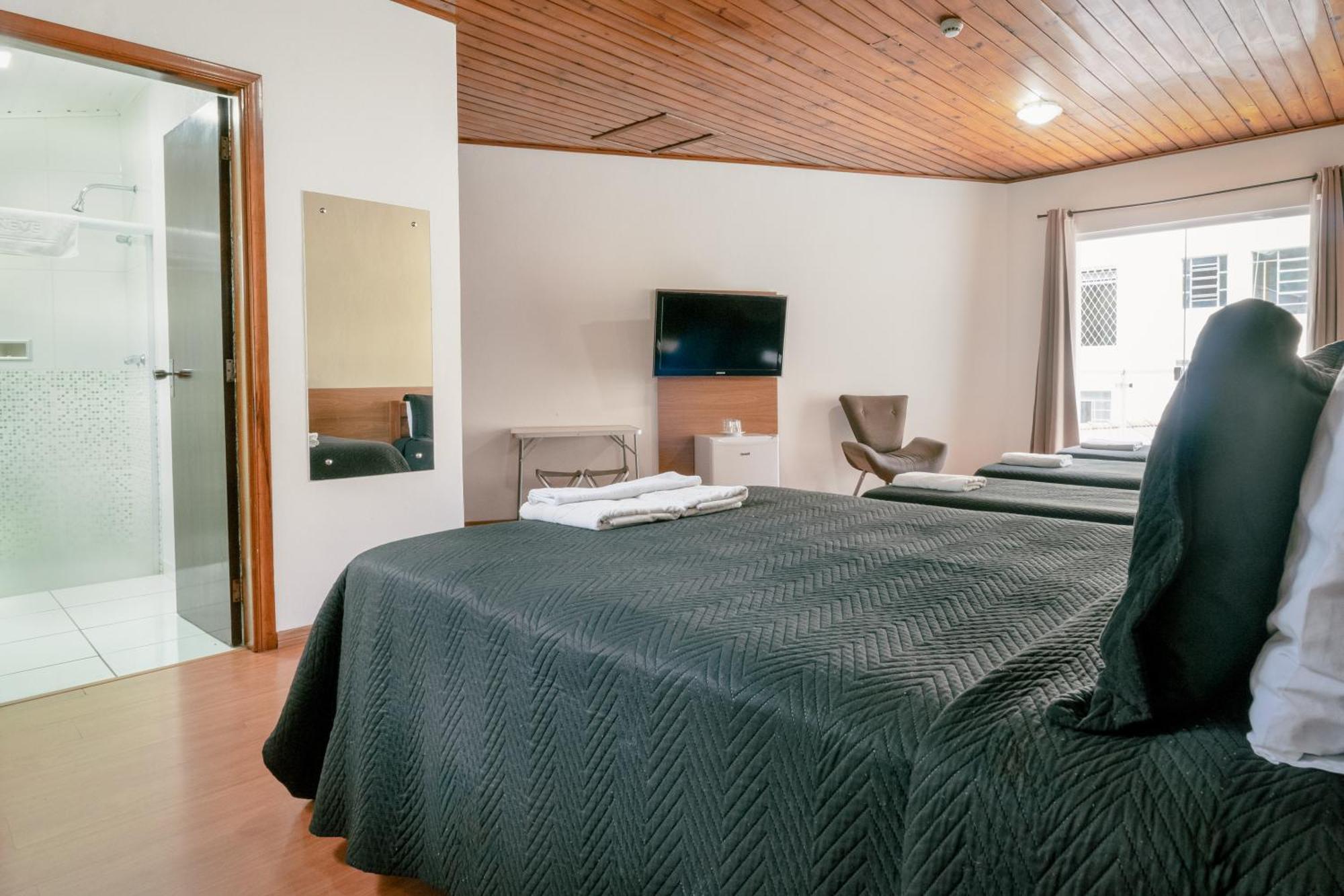 Hotel Geneve - 2Km Do Capivari Кампус-ду-Жордау Экстерьер фото